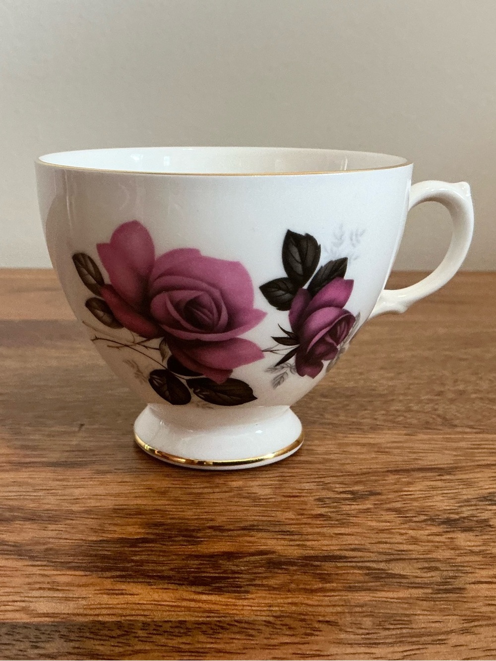 Vintage Queen Anne Bone China Teacup Made In England Floral Pattern Gold Trim